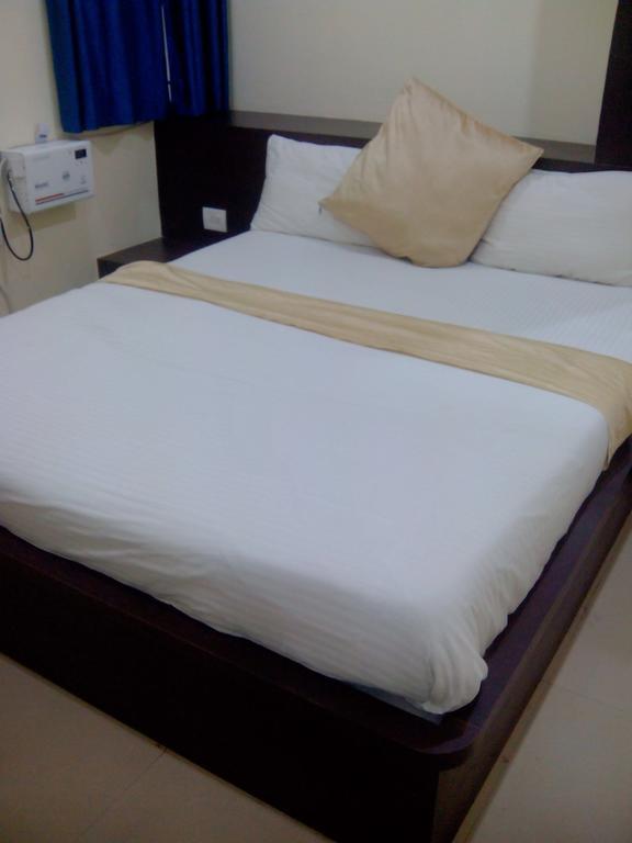 Hotel R K International Lucknow Room photo